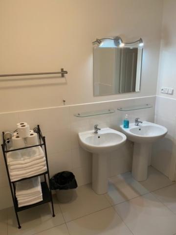 Large 3 Bedroom Family Apartment Close To The River Prag Exteriör bild